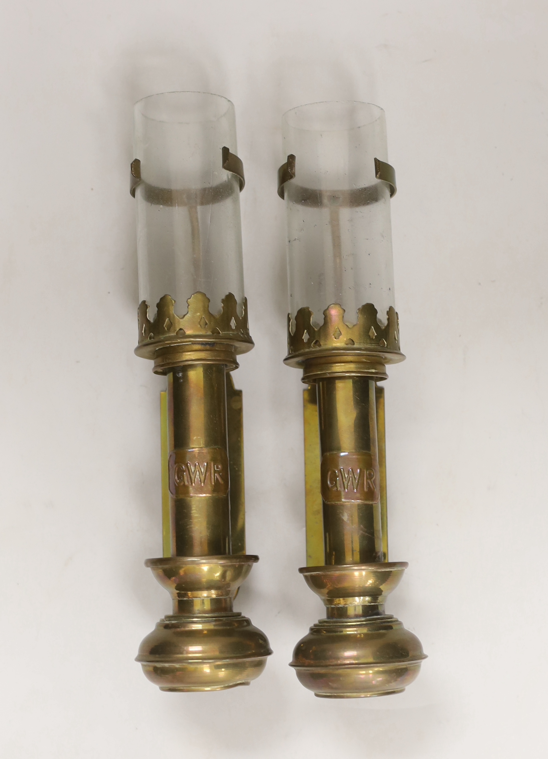 A silver plated planter and glass stand together with a pair of GWR railway lamps, largest 34cm wide